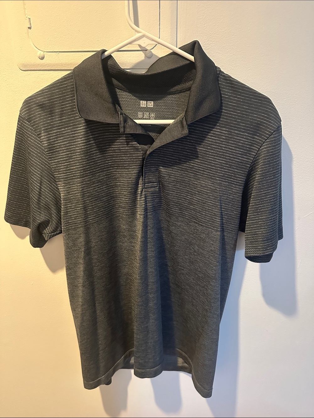 Men's Uniqlo Charcoal Striped Polo Shirt - Classic Casual Comfort